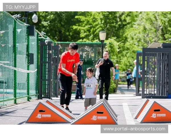 腰旗橄榄球校园挑战赛获品牌装备支持,推广国际标准 腰旗橄榄球校园挑战赛获品牌装备支持,推广国际标准