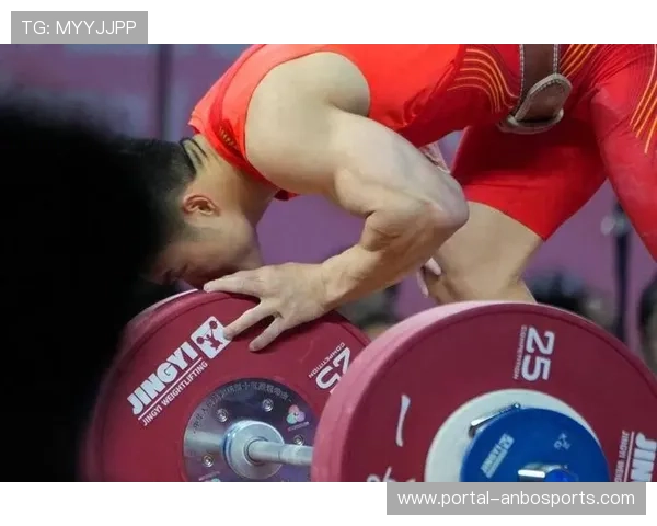 老将刘伟跪别拳台,二十五载职业生涯在全运会舞台落幕 老将刘伟跪别拳台,二十五载职业生涯在全运会舞台落幕