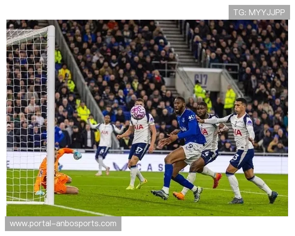 英超半程总结：阿森纳领跑，曼城维拉紧随，争冠三国杀成型