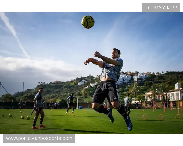 英超艺术展举办，足球与跨界合作